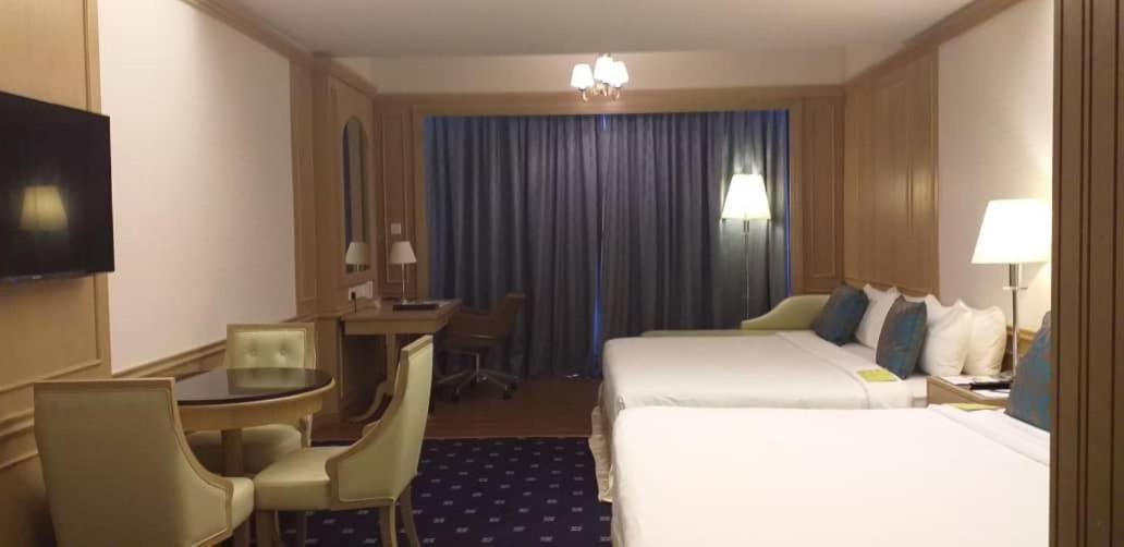 Royale Chulan Penang Hotel Джордж Таун Екстериор снимка