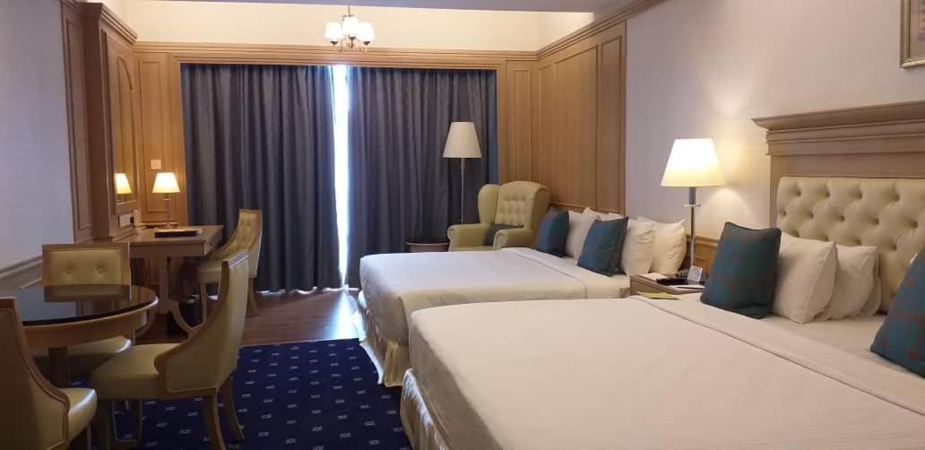 Royale Chulan Penang Hotel Джордж Таун Екстериор снимка